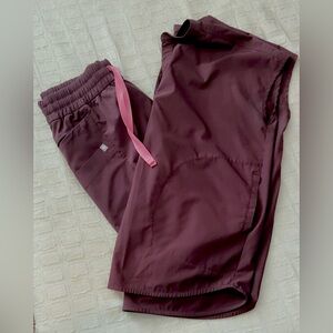 Figs Scrubs-Dark Fig Rafaela FREEx oversized top-XS Alexandria FREEx joggers-PM